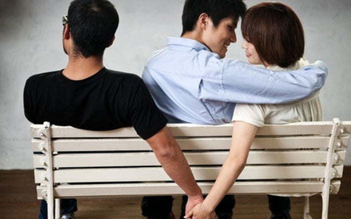 women-cheat-men-1476507795052-crop-1476507804485-1476517039965-0-64-319-498-crop-1476517262002