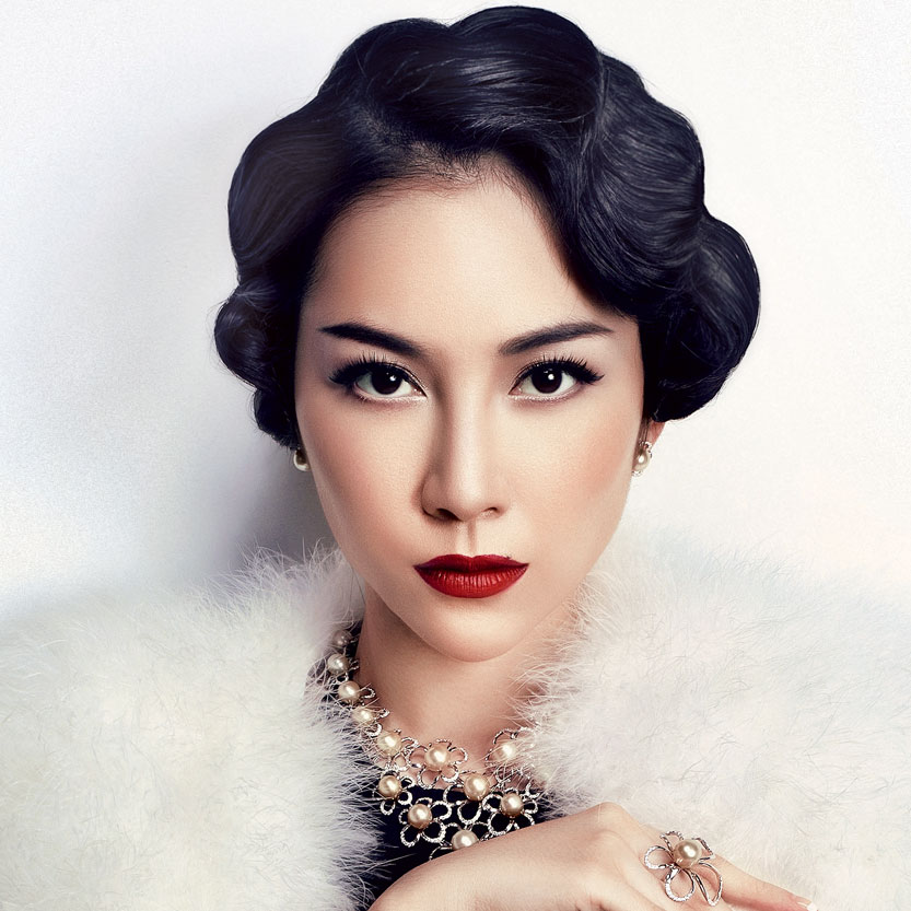 my-nhan-viet-dep-kieu-ky-voi-toc-uon-co-dien-a--15--1458891711-width833height833