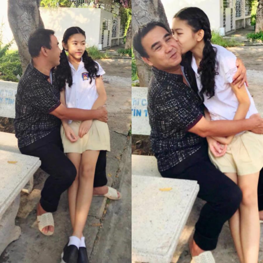 Con gái lớn 13 tuổi tâm sự và thơm má ba đầy tình cảm
