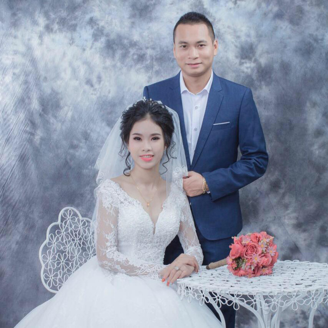 Ảnh cưới của nhân vật trong câu chuyện.
