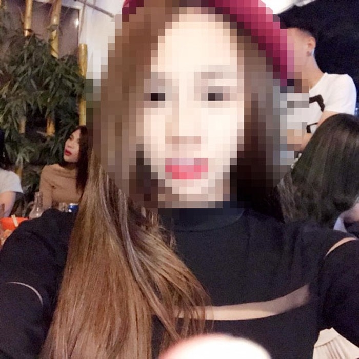 Cô gái này cũng chẳng ngại cởi và khoe thân trên facebook cá nhân