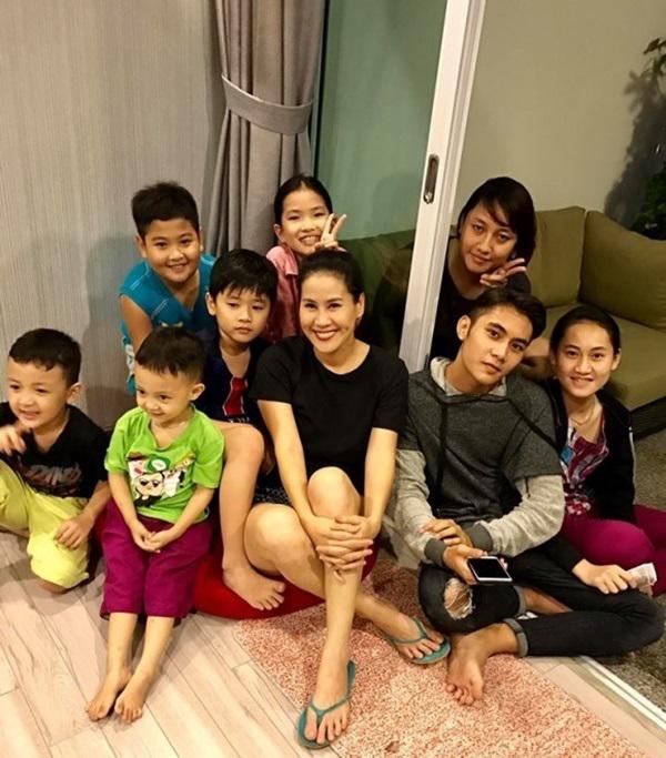 so-phan-nhung-ba-me-don-than-showbiz-viet-ke-chanh-xa-ngut-ngan-nguoi-chat-vat-thue-nha-24m2-20-1541737510-921-width600height683