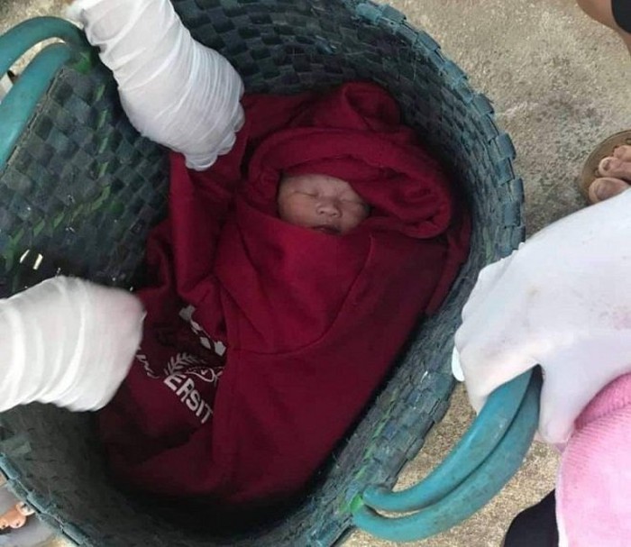 Bé sơ sinh bị bỏ rơi 