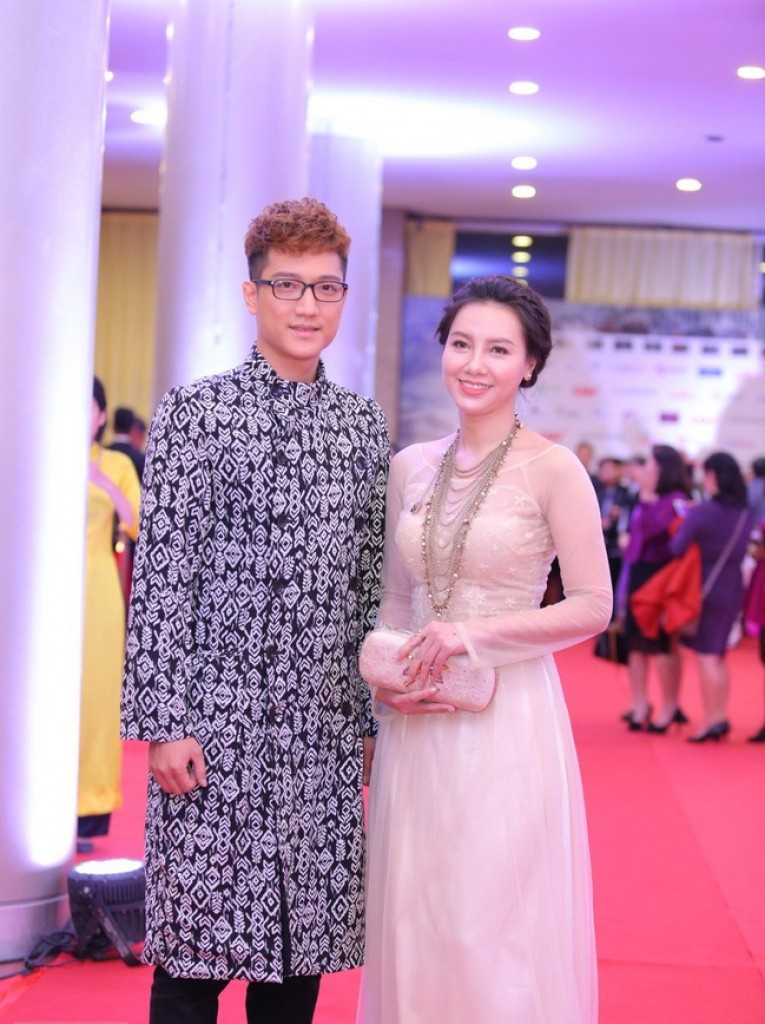 hau-ly-hon-my-soi-cat-luc-kiem-tien-nuoi-con-chi-nhan-buong-loi-xuc-pham-benh-bo-cham-chap-01