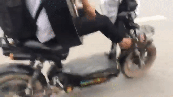 ezgif-com-video-to-gif-1