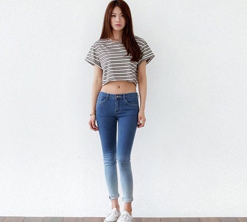 ao-crop-top-mac-voi-quan-gi-2-500x450