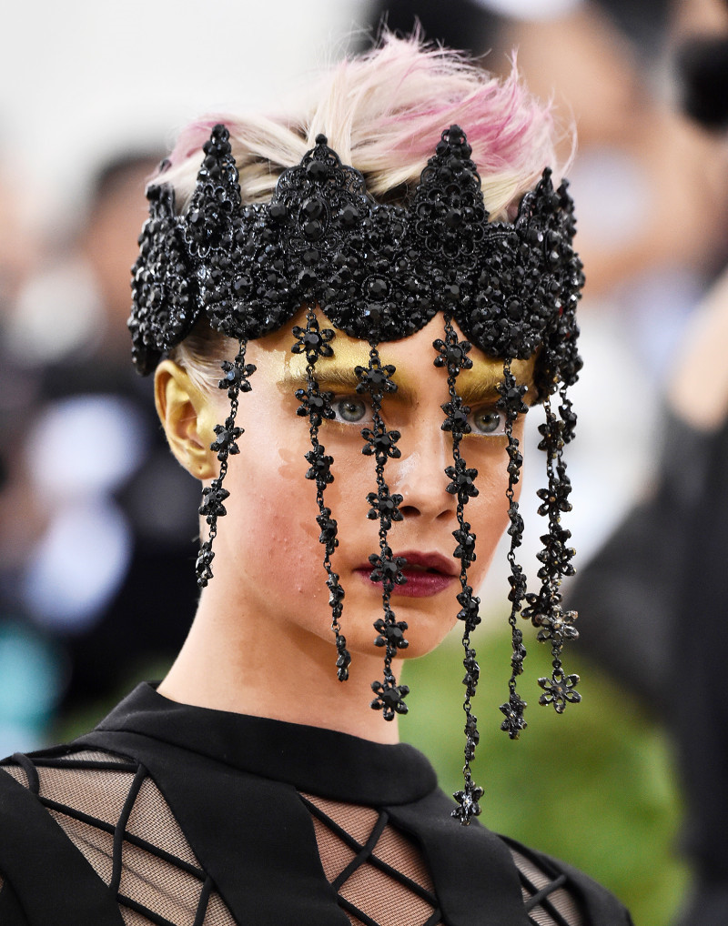 caradelevingnemetgala2018wildesthairmakeup