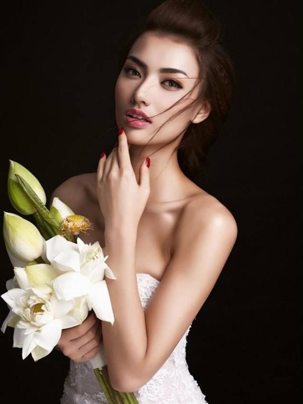 hong-que-co-vo-dua-ca-nam-khi-tiet-lo-nhieu-hoa-hau-a-hau-bi-tien-bac-cam-do-5-1521857066-805-width600height800