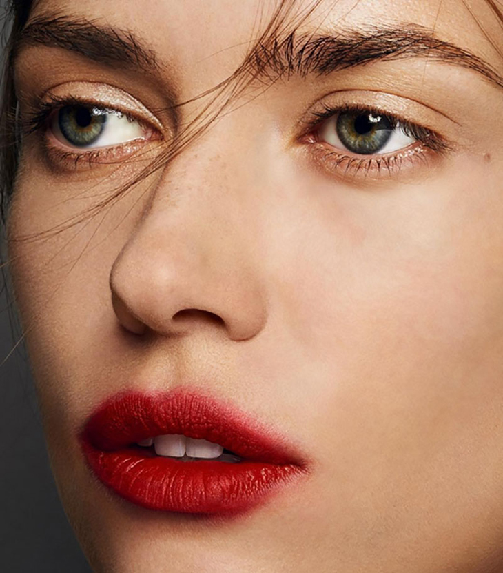 blurred-lips