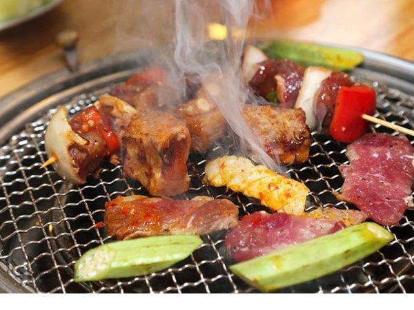 tu-tin-mo-tiec-bbq-tai-nha-voi-cach-uop-thit-de-nuong-chao-ngon-rat-don-gian9_0_0