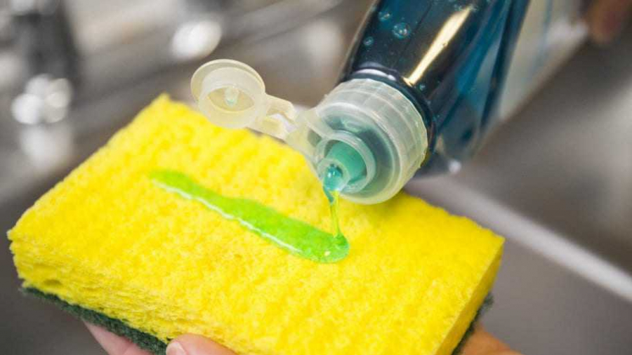 5-sai-lam-nhieu-nguoi-mac-khi-rua-bat-bien-nuoc-rua-chen-thanh-chat-doc-hai-ca-gia-dinh-tips_dishsoap_0315_01-1534299925-487-width912height513