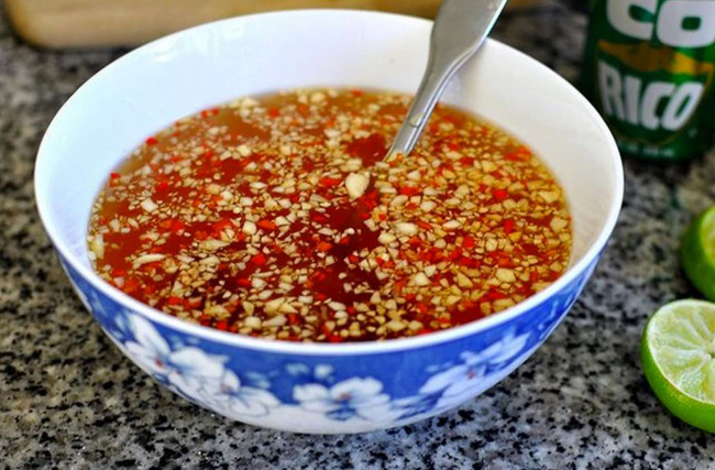 nuoc-mam-toi-ot-1