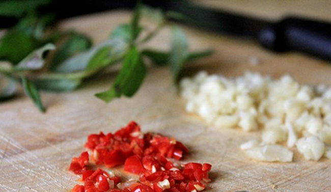 nuoc-mam-toi-ot-2