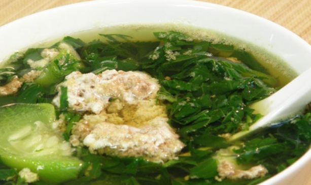 Tuần cuối của thai kì, mẹ nên ăn thêm canh rau đay, mồng tơi để dễ sinh hơn. Tuy nhiên, chớ lạm dụng bằng cách ăn quá nhiều sẽ gây mất cân bằng chất ở thai phụ. Chỉ nên ăn điều độ, vừa phải ( từ 3 – 4 bữa/tuần).