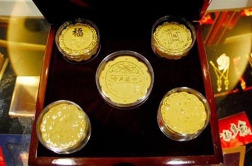 banh-trung-thu-vang-rong-ngoc-bich-10