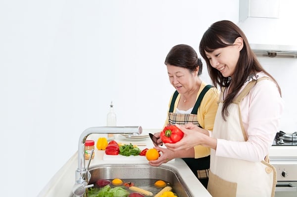 Mẹ chồng nàng dâu - mối quan hệ phức tạp (ảnh minh họa)