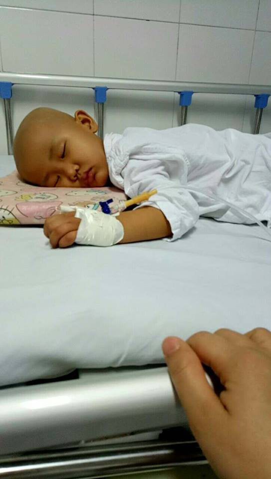 Bé Thảo Ly luôn mạnh mẽ và tràn đầy sức sống (ảnh: kenh14)