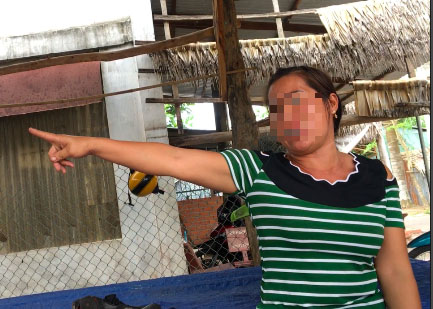 Mẹ cô dâu phản ứng dữ dội khi chính quyền tới gửi giấy lên làm việc
