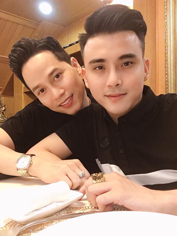 Những hình ảnh đời thường tình cảm của 2 cặp đôi