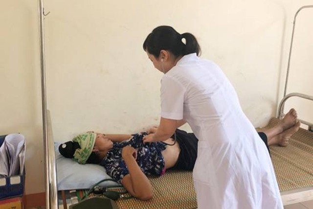 Không chỉ quan khách, cả cô dâu và chú rể cũng phải nhập viện vì ngộ độc