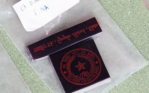 Hàng trăm con dấu giả, trong đó có cả dấu của CA TP Vinh cũng bị làm giả đã bị thu giữ