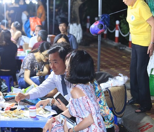 Đại sứ Phạm Sanh Châu - Trợ lý Bộ trưởng Bộ Ngoại giao, Đặc phái viên của Thủ tướng Chính phủ Việt Nam về các vấn đề UNESCO, Tổng Thư ký, Ủy ban Quốc gia UNESCO của Việt Nam cũng tới tham dự và thưởng thức nhiều Shbet0099 cá cược trực tuyến đường phố