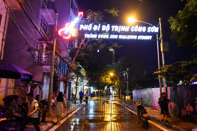 Tối 11//5, phố đi bộ Trịnh Công Sơn đã được khai trương