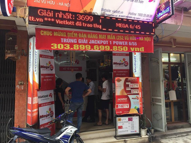 Đại lý nơi chiếc vé được bán ra đã treo băng rôn chúc mừng tuy nhiên chủ nhân giải thưởng vẫn 