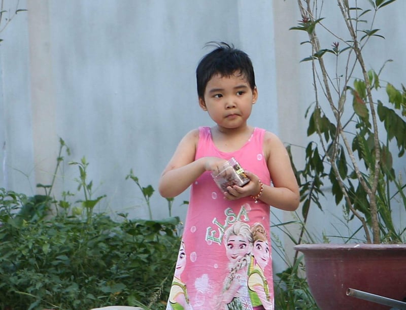 Bé gái bị bỏ rơi hiện được chùa Ngọc Mỹ nhận nuôi