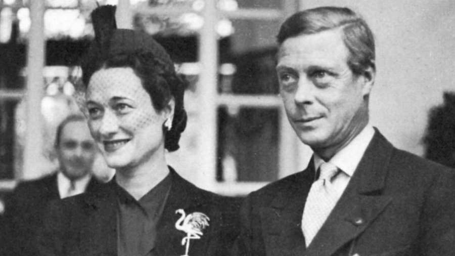 Vua Edward VIII đã tuyên bố thoái vị và sống hạnh phúc với người vợ tại Windsor