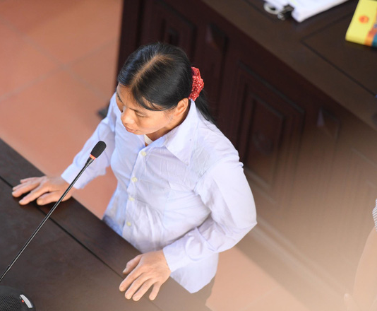 Người nhà bệnh nhân mong 8 ngôi mộ của nạn nhân được đặt cạnh nhau như dấu chỉ cho ngành Y