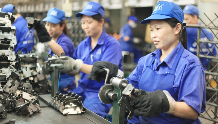 Vấn đề chặt chém điện nước, bảng lương, nhà ở...được người lao động đề cập nhiều trong buổi đối thoại