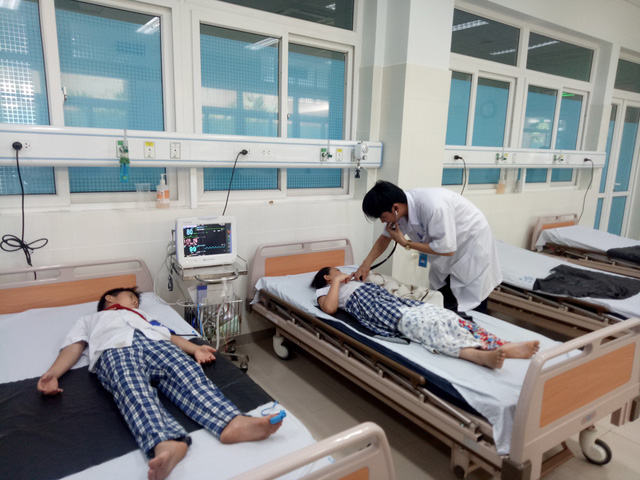 Các em học sinh lớp 3 phải nhập viện sau khi uống trà sữa liên hoan cuối năm