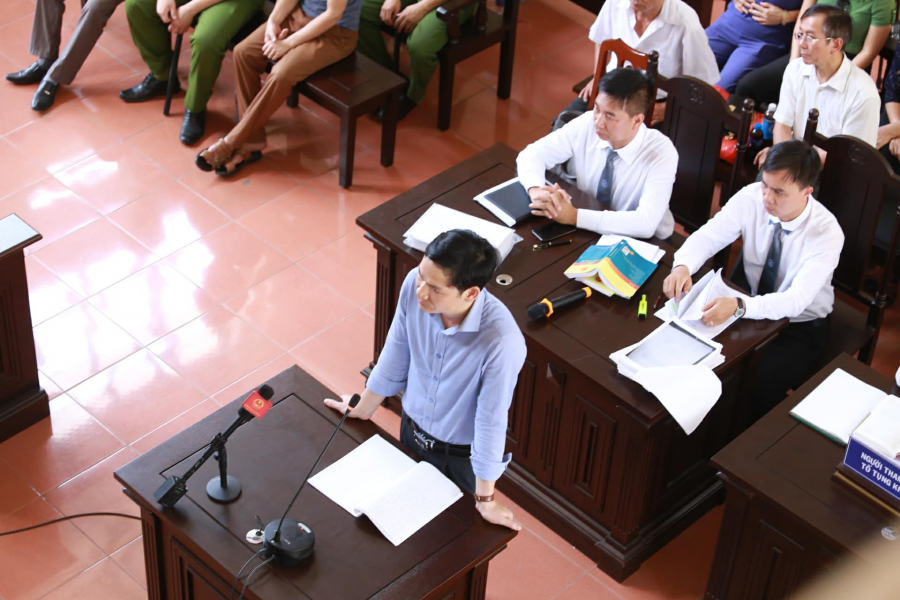 Ông Tình ra trước tòa trần tình về đoạn clip bằng chứng mời