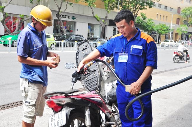 Giá xăng dầu tăng khiến nguy cơ giá cả tiêu dùng tăng mạnh