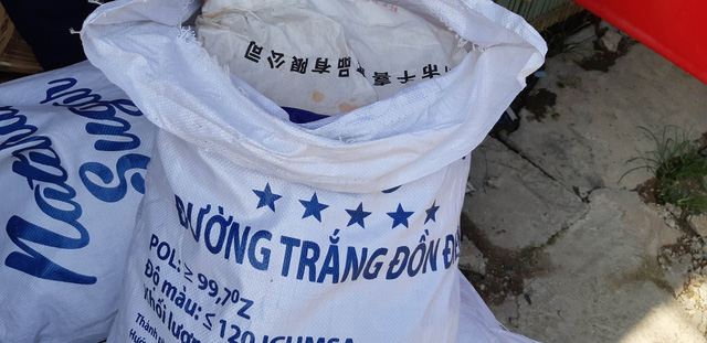 Ngoài là đường trắng nhưng bên trong là sữa bột