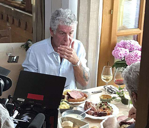 Hình ảnh buổi ghi hình cuối cùng của Bourdain