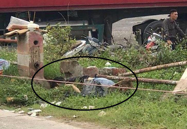 Thi thể tài xế bị vứt ở ven đường kèm theo con dao bầu