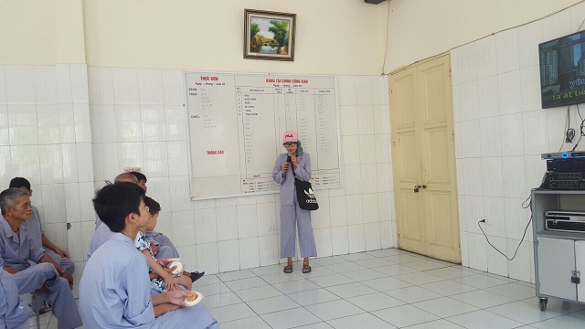 Đoàn Thúy Hà đã tham gia giao lưu trong chương trình văn nghệ tập thể “Hát cho nhau nghe” dành cho các đối tượng ở Trung tâm bảo trợ xã hội