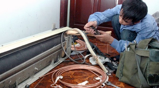 Mùa hè bao giờ cũng là mùa cao điểm của thợ sửa điều hòa vì nhu cầu lắp đặt, sửa chữa và bảo dưỡng điều hòa thường tăng gấp 10-20 lần các mùa khác