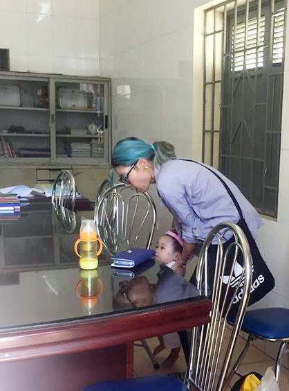 Bella và con trai trong Trung tâm bảo trợ Shbet111 phiên bản mới I