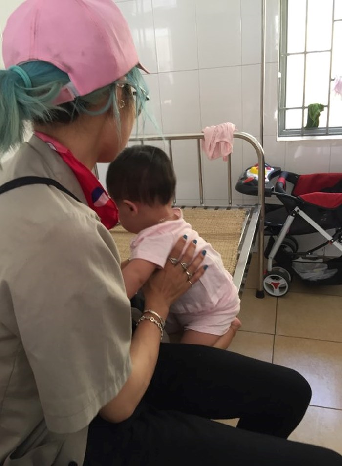 Trước đó cô gái này và con trai được đưa tới Trung tâm Bảo trợ xã hội I, Đông Anh, Hà Nội