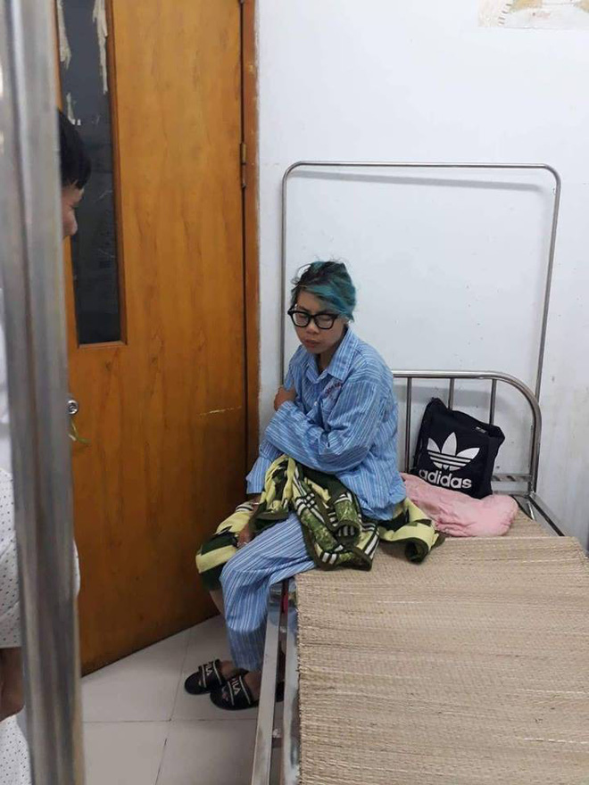 Bella đã thay đổi khá nhiều, không còn mắng chửi khi có người hỏi, tuy nhiên cô này liên tục nói con mình bị bắt cóc