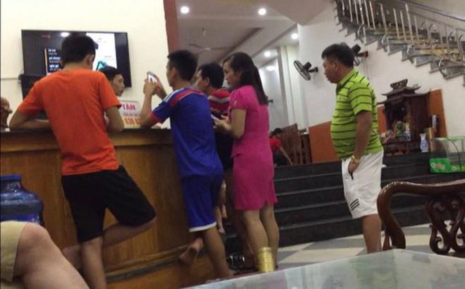 Hình ảnh đoàn anh Đ. làm việc với chủ khách sạn trong tối ngày 6/7