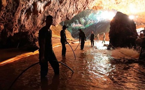 Sau 17 ngày, đội bóng gồm 12 thành viên và một HLV bị mắc kẹt đã được giải cứu thành công
