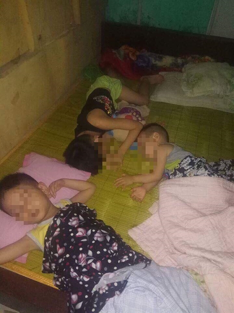 3 đứa trẻ con anh P. khóc mỗi khi nhớ mẹ khiến anh P. càng đau lòng
