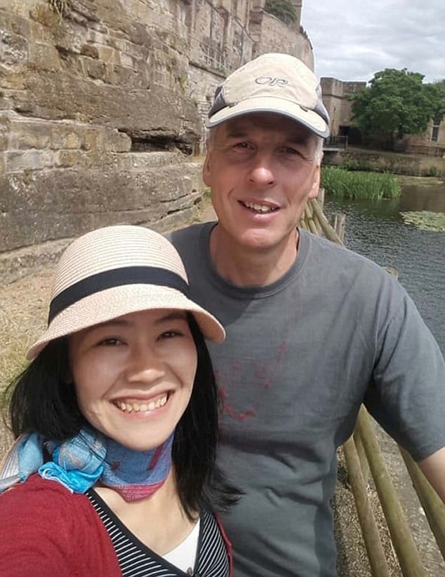 Thợ lặn Rick Stanton và nữ y tá Amp đã cùng nhau tham gia chiến dịch giải cứu đội bóng nhí Thái Lan mắc kẹt trong hang Tham Luang