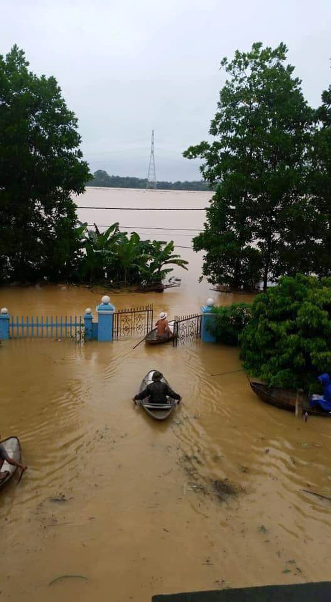 Phương tiện di chuyển chủ yếu là...thuyền thay vì ô tô, xe máy