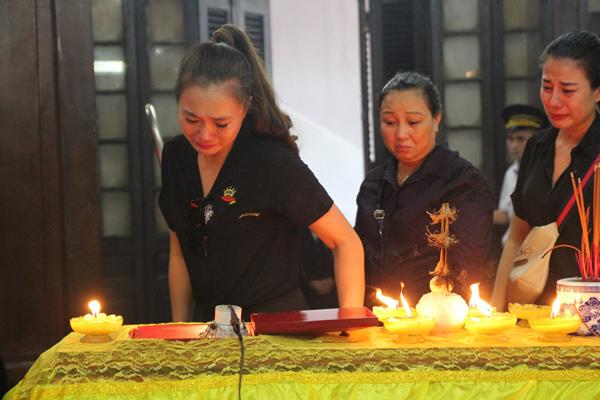 Bạn bè, đồng nghiệp đau xót trước sự ra đi của hoa khôi làng đá cầu
