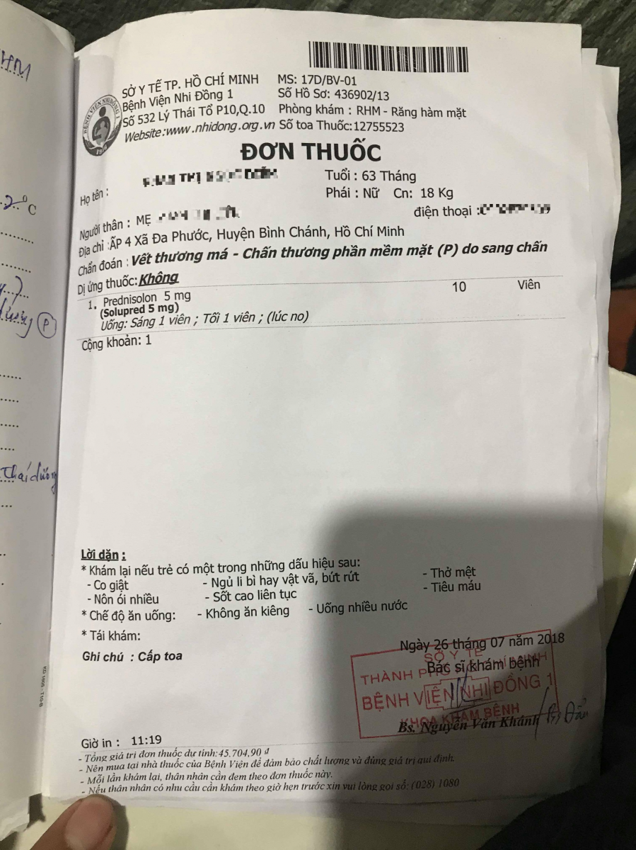 Trước đó, kết quả giám định chỉ cho thấy bé bị chấn thương phần mềm, không quá nghiêm trọng